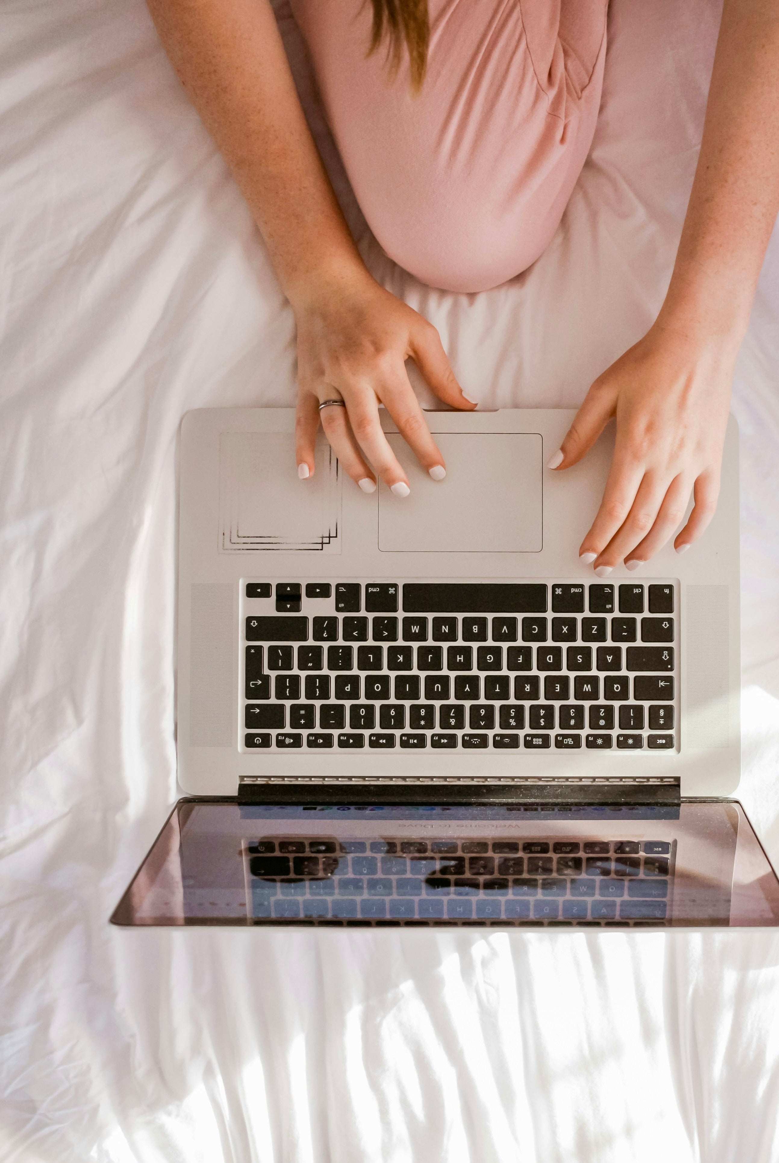 Yoga am Arbeitsplatz: Mehr Energie und weniger Stress in deinem Job