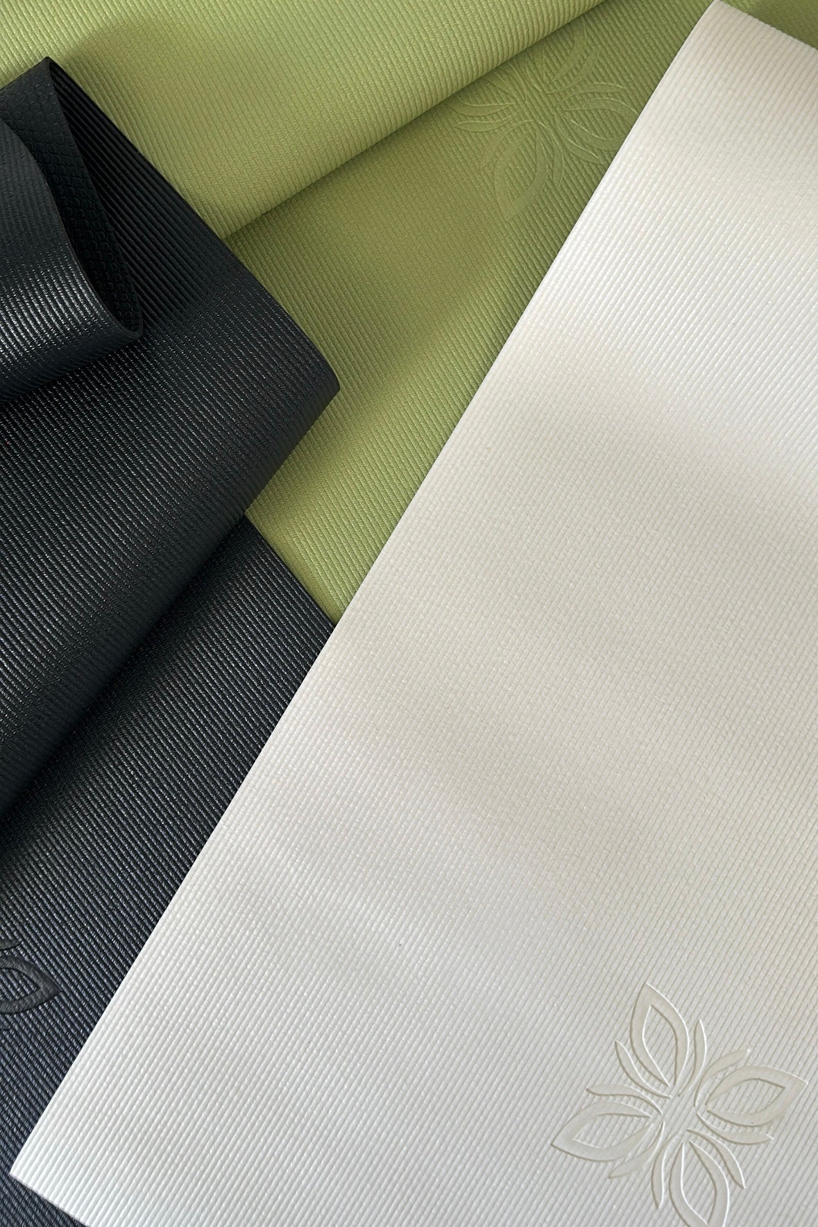 Neue Yogamatte rutschig? So machst du deine GLUE™ Yogamatte griffiger