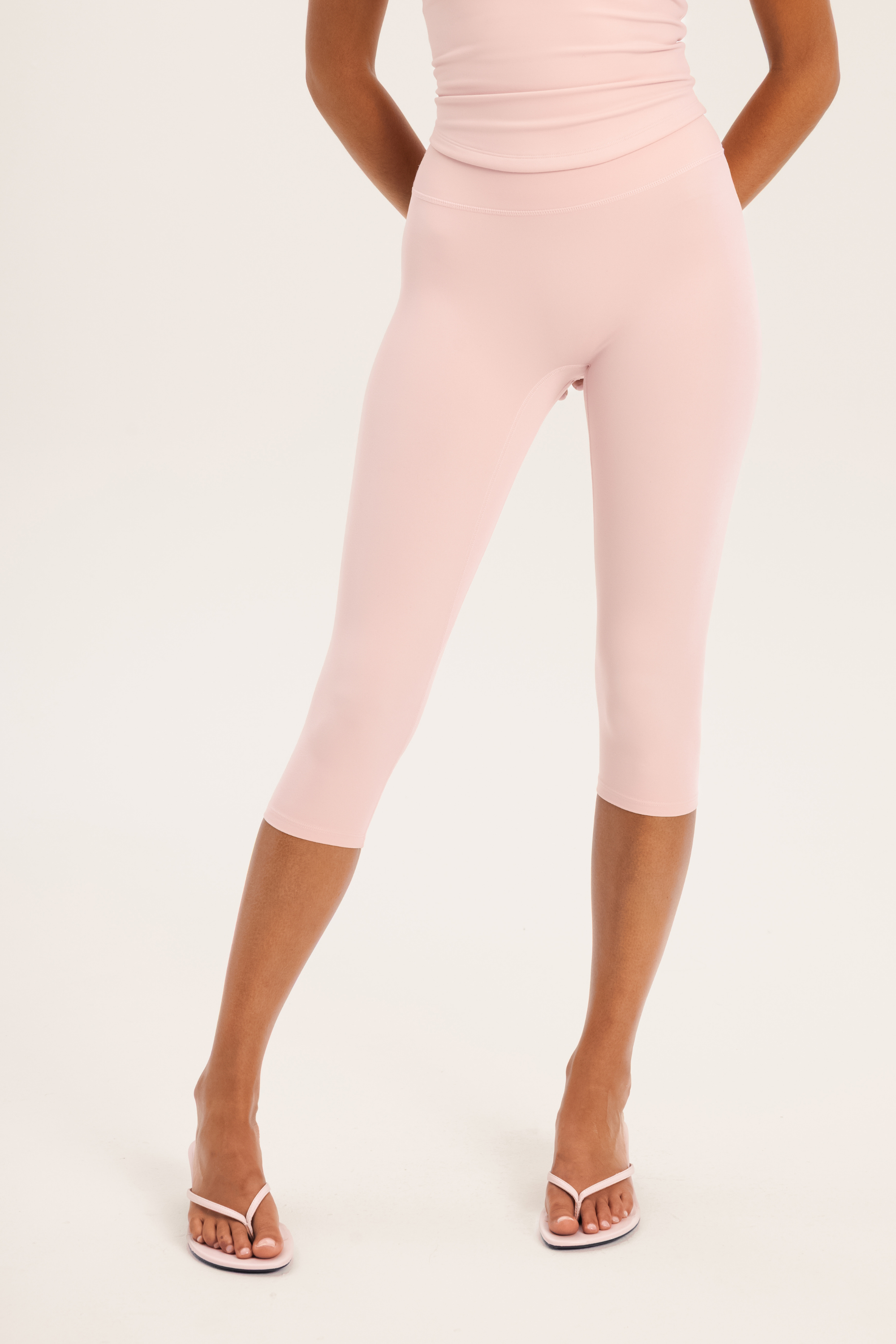 L'essence Capri Leggings