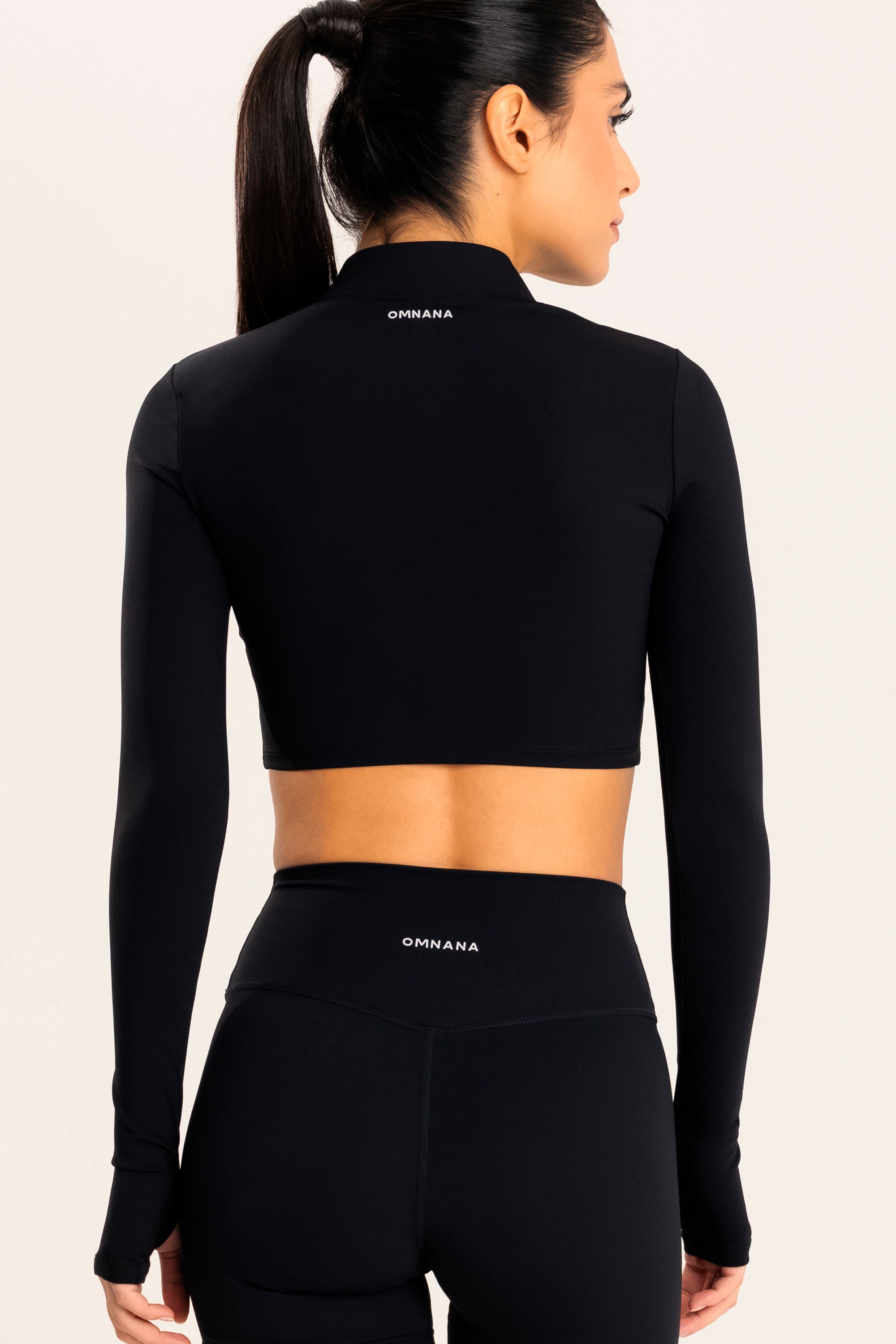 Crop Zip Jacket | Optimized thumb holes & zipper protection | OMNANA
